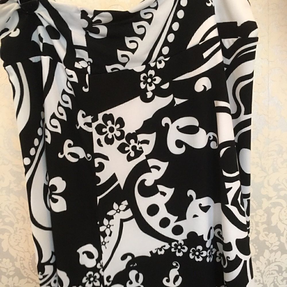 Midi Skirt Cache!  - Picture 2 of 8